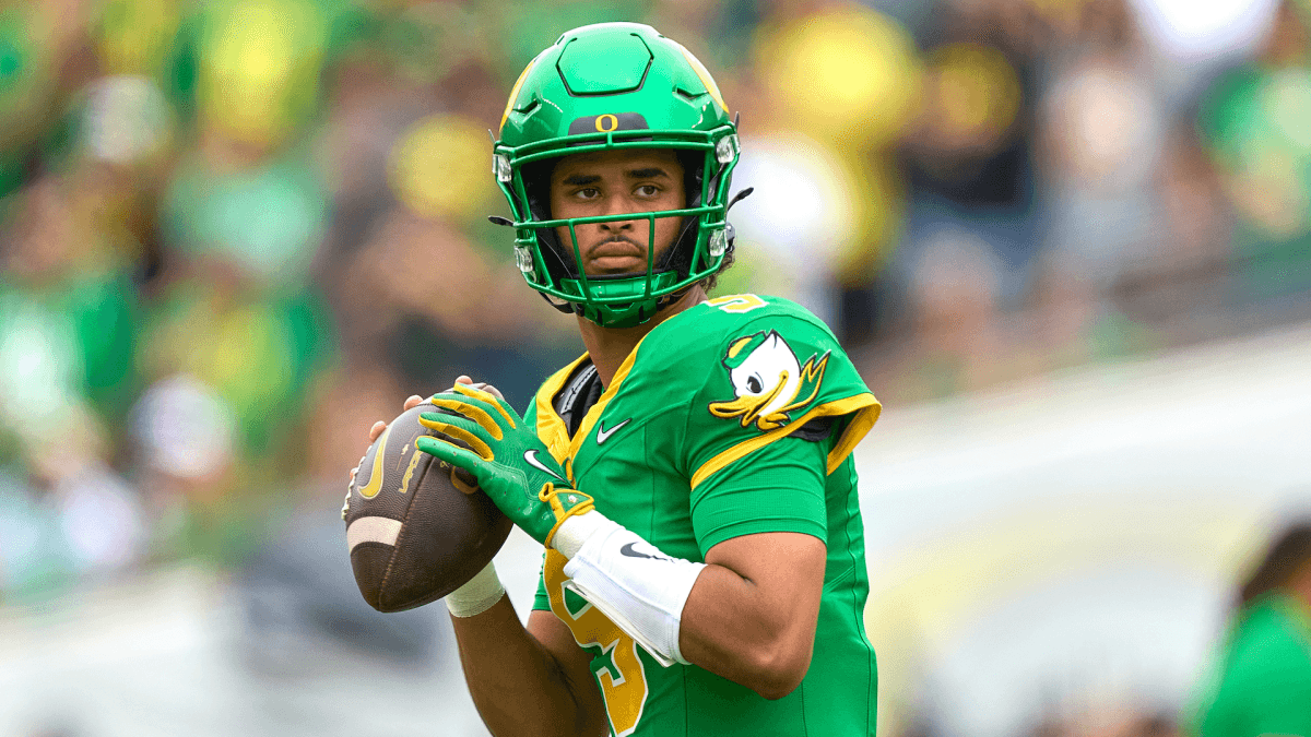 Dante Moore staying at Oregon, will not declare for 2026 NFL Draft despite projecting as top-five pick - Featured Image