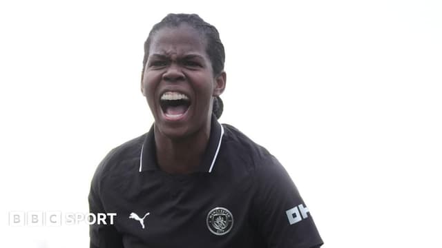 London City 1-2 Man City: Khadija Shaw winner sends leaders nine points clear - BBC Sport - Featured Image