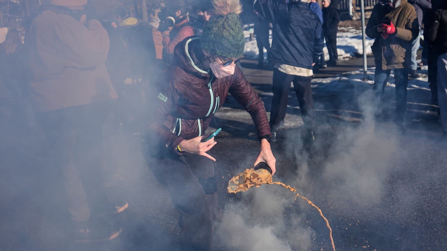 Minnesota protesters, agents repeatedly square off while prosecutors quit after Renee Good's death - Featured Image