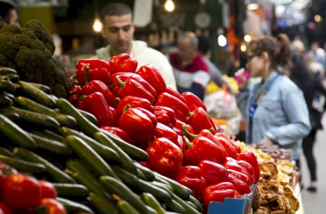 Cost of Living Jumps 10.5% in Palestine in 2025 - Sada News Agency - Featured Image