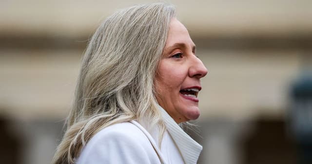 Democrat Abigail Spanberger sworn in as Virginia's first woman governor - Featured Image