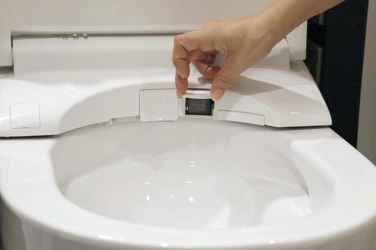Latest high-tech Japanese toilets can check health via stool analysis - Featured Image