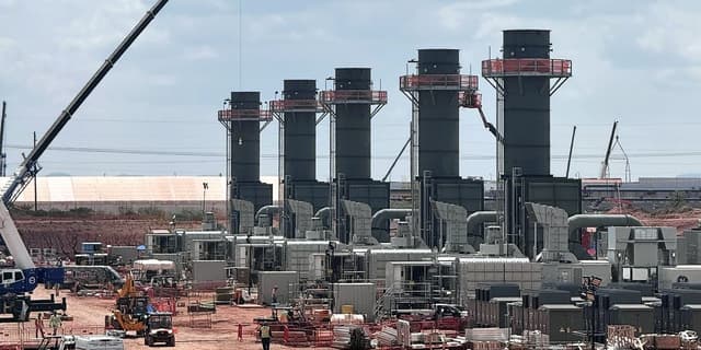 AI Data Centers Face Skilled Worker Shortage - IEEE Spectrum - Featured Image