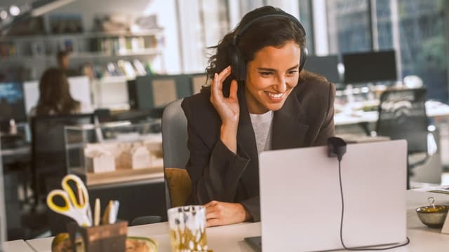 Jabra Evolve3 Series launches as the ultimate cross-over headset for work and life - techAU - Featured Image