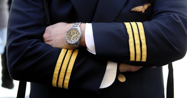 Former flight attendant from Toronto posed as a pilot and received hundreds of free flights, U.S. authorities say  - Featured Image