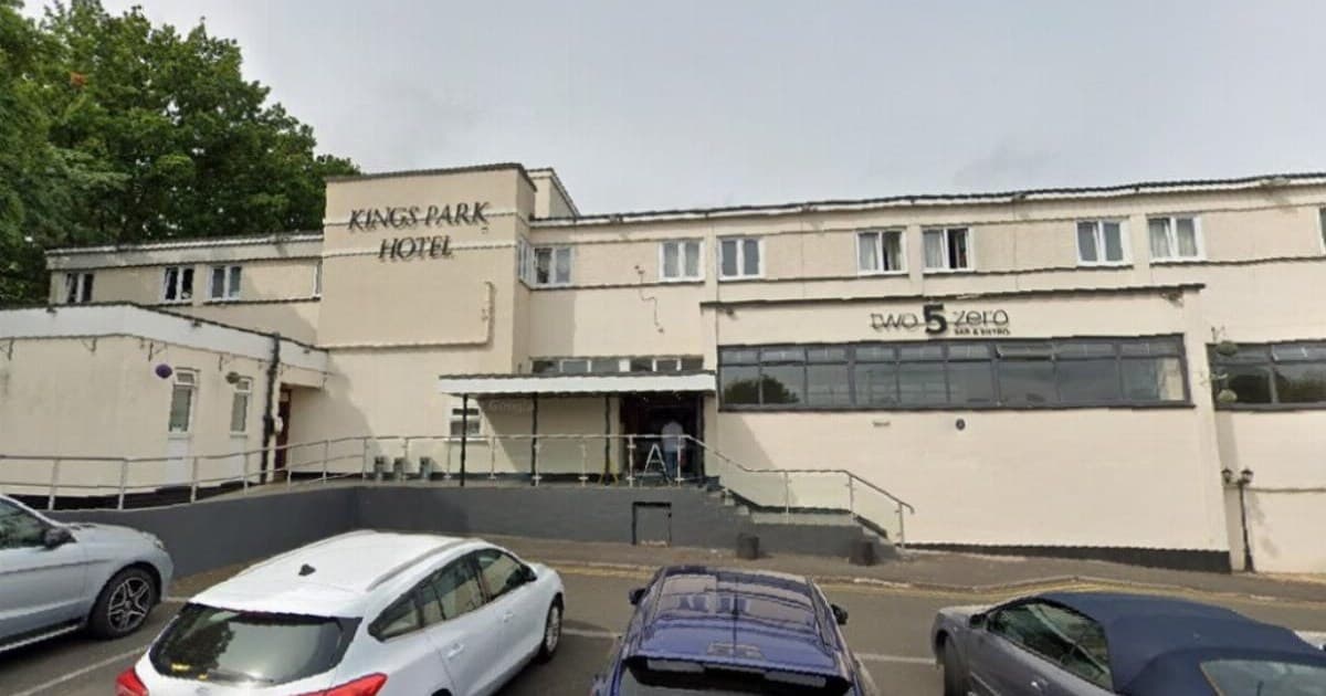 Hotel guests told to evacuate after 'unexplained' death of man at Kings Park Hotel near Glasgow | News UK | Metro News - Featured Image